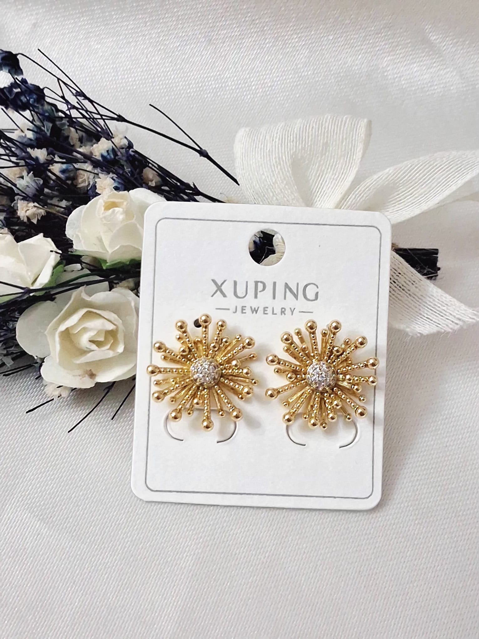 XUPING Küpe - Güneş Işını ve Yuvarlak Topçuklardan Oluşan Merkezde Taş Detaylı